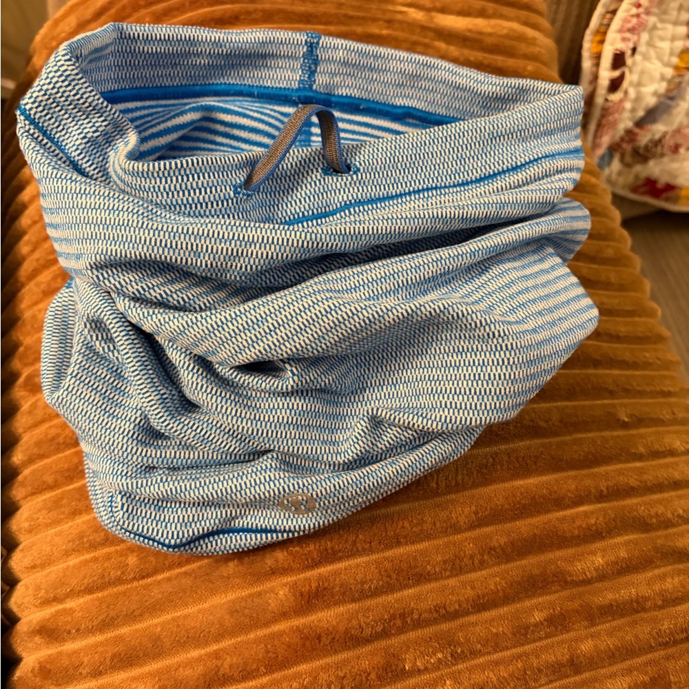 Lululemon blue and white striped Neck warmer NWOT never worn